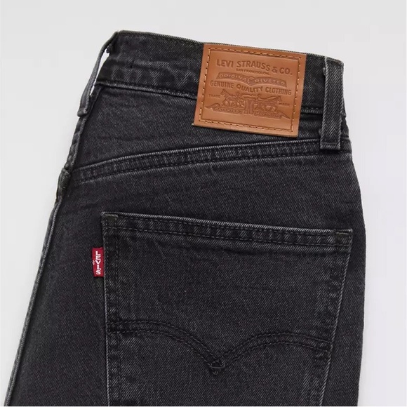 Levi’s 724 Highrise Slim Straight Women’s Jeans - Picture 3 of 9
